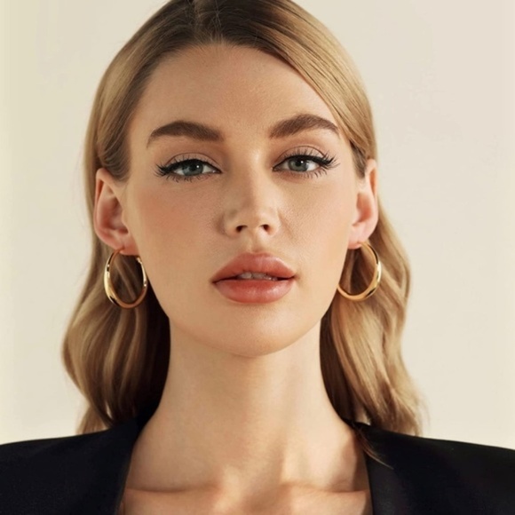 GOLD 18k Plated Chunky Hoop Earrings - Picture 2 of 3